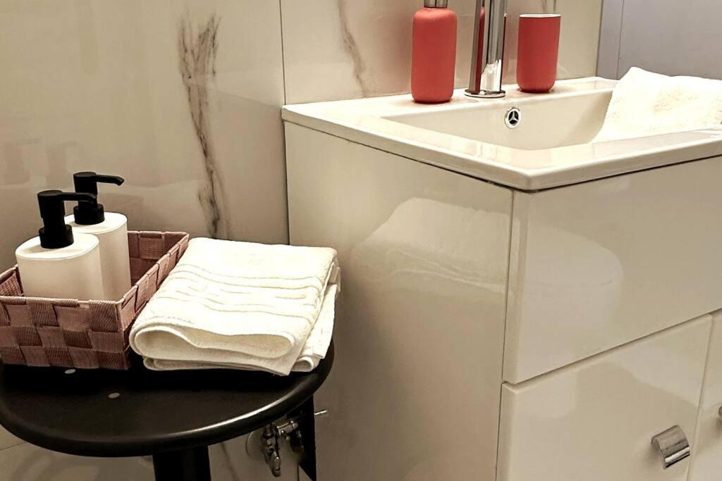 Atelier, An Athenian Apartamento *
