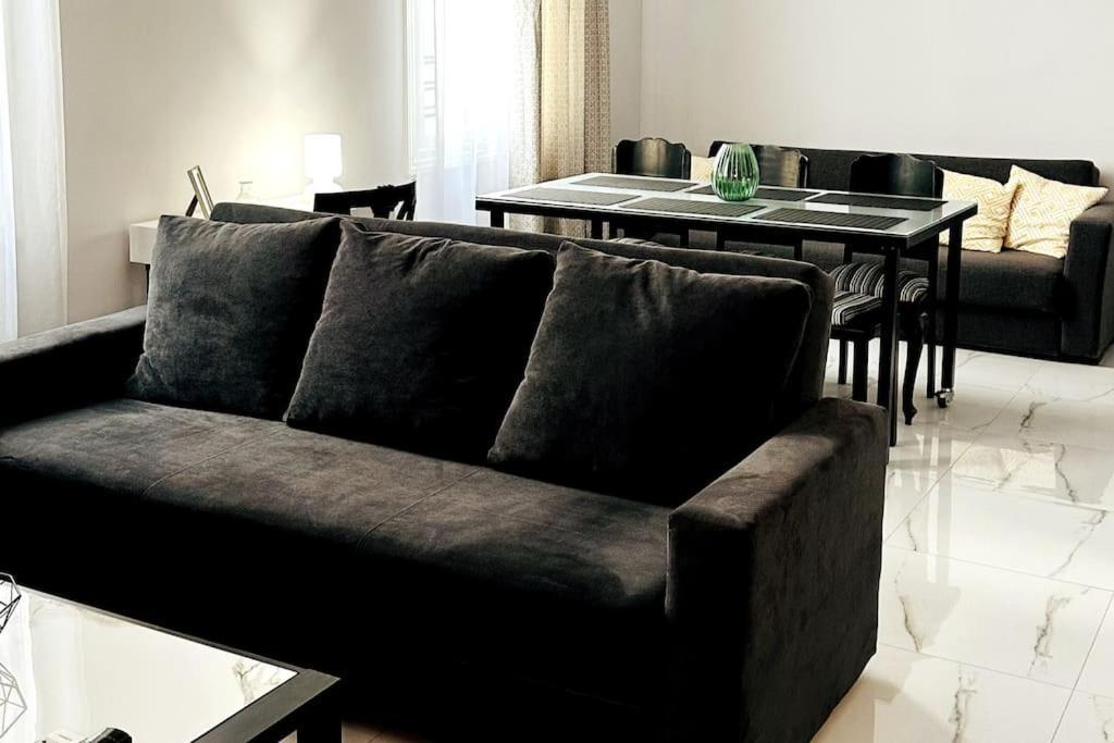Atelier, An Athenian * Athens