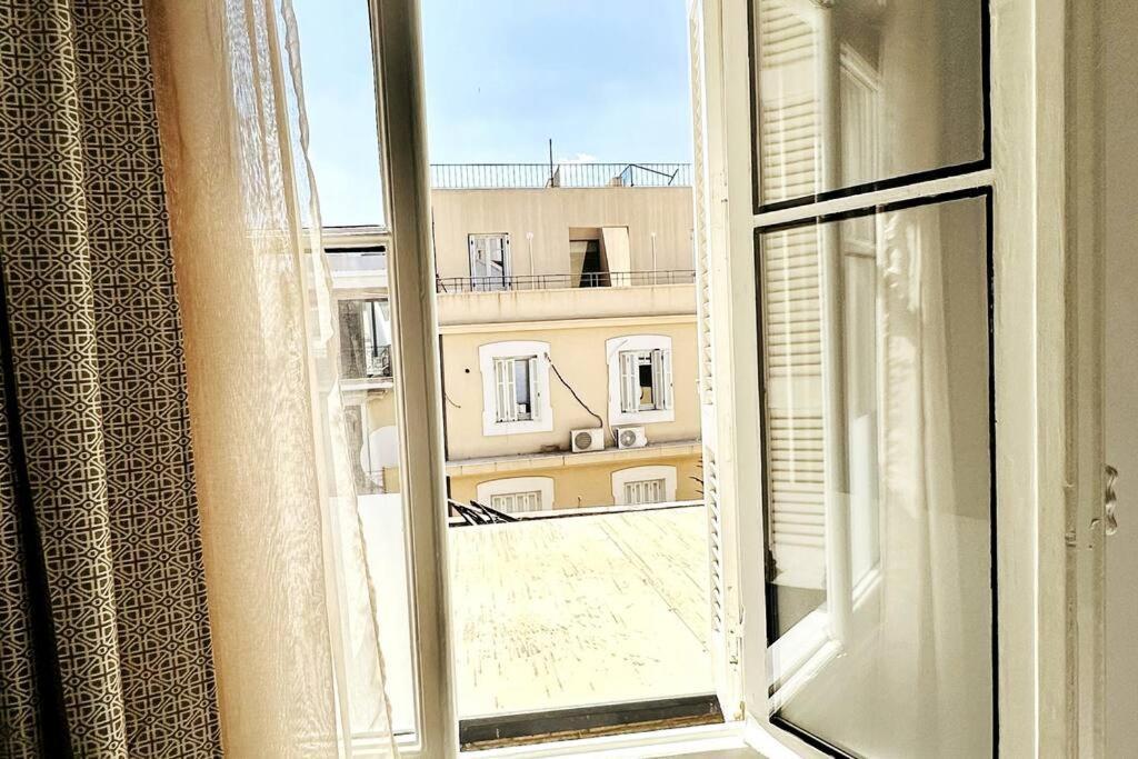 Atelier, An Athenian Atenas