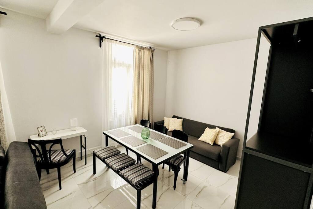 Atelier, An Athenian Apartment *
