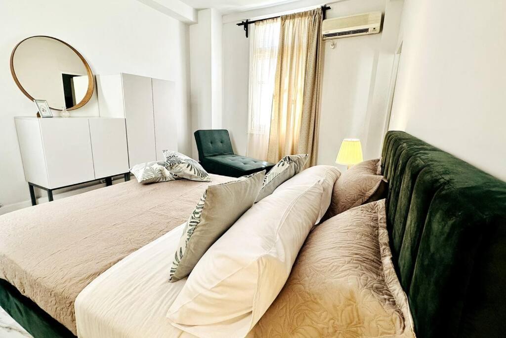 Atelier, An Athenian *